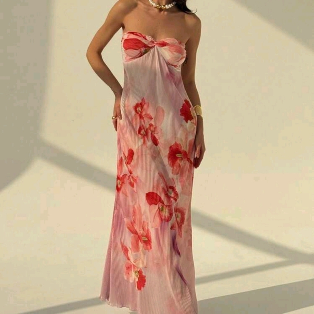 Romantic Date Night Strapless Twist Ruched Floral Print Bodycon Dress - Picture 3 of 7